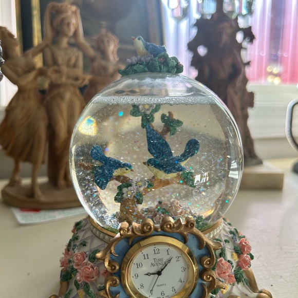 Vintage bluebird water globe clock - Picture 2 of 6